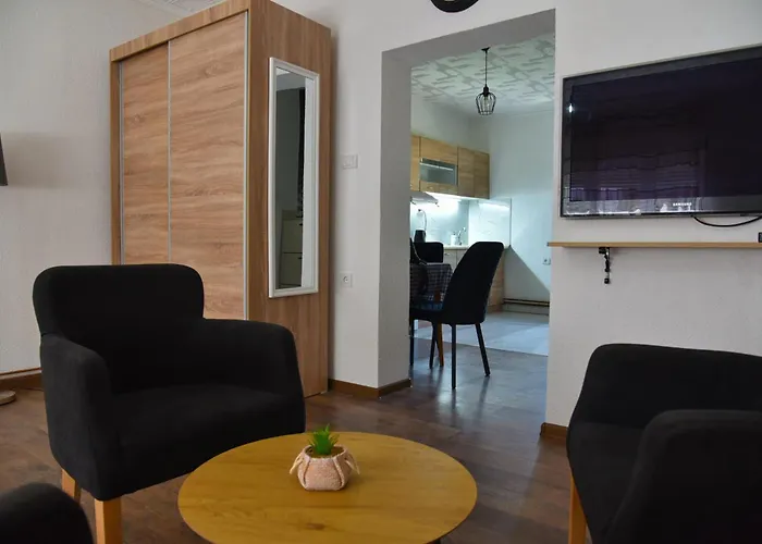 아파트 Sanja Dzavarci